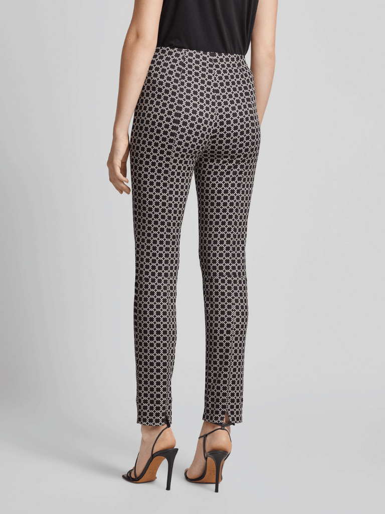 Raffaello Rossi Mid Rise Penny Pull-On Pant in Black and White Chain Print chic jogging style pants officewear comfortable and elegant travel pant Raffaello Rossi Candy Pant online stockist Australia relaxed comfortable black drawstring pants online Australia Signature of Double Bay Raffaello Rossi Pants online